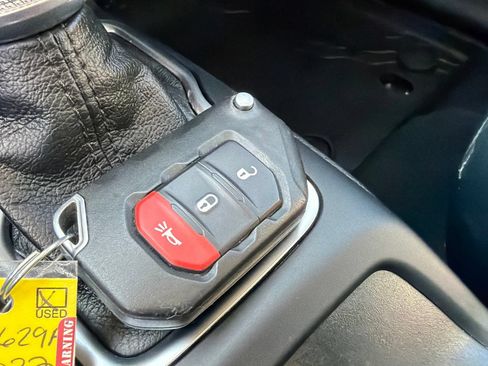 Used 2022 Jeep Wrangler Unlimited Sport AWD/4WD image 27