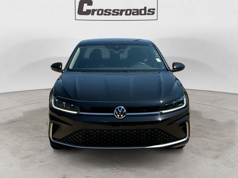Used 2025 Volkswagen Jetta SE FWD image 8