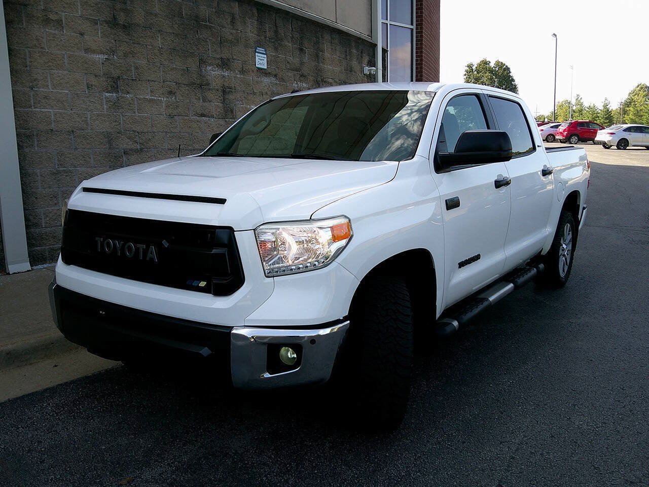 Used 2016 Toyota Tundra Limited w/ Limited Premium Package AWD/4WD image 2