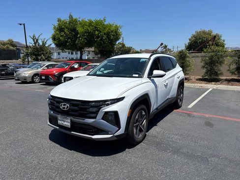 Certified 2025 Hyundai Tucson SEL AWD/4WD image 1