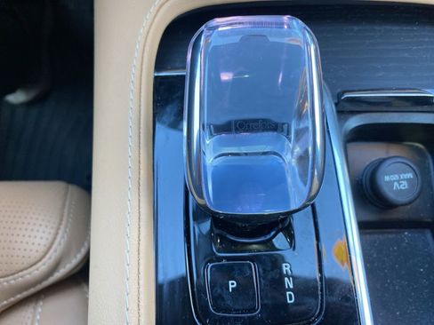 Used 2024 Volvo XC90 T8 Ultimate w/ Lounge Package image 27