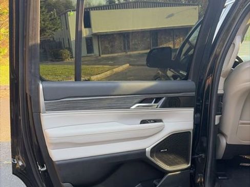 Used 2022 Jeep Wagoneer Series II w/ Premium Group I image 28