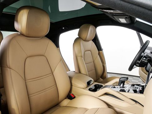 Certified 2023 Porsche Cayenne Platinum Edition AWD/4WD image 24