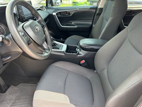 Used 2022 Toyota RAV4 LE FWD image 11