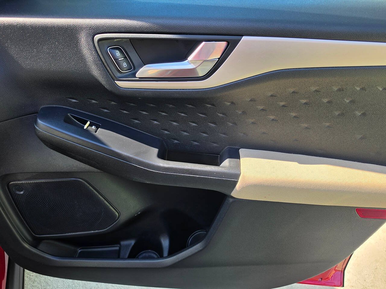 Used 2020 Ford Escape SE FWD image 29