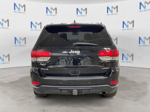 Used 2020 Jeep Grand Cherokee Laredo image 4
