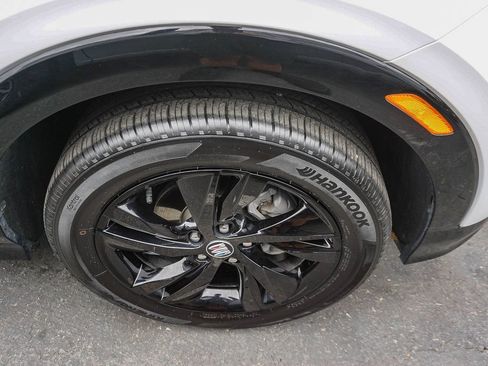 Used 2024 Buick Encore GX Sport Touring FWD image 9