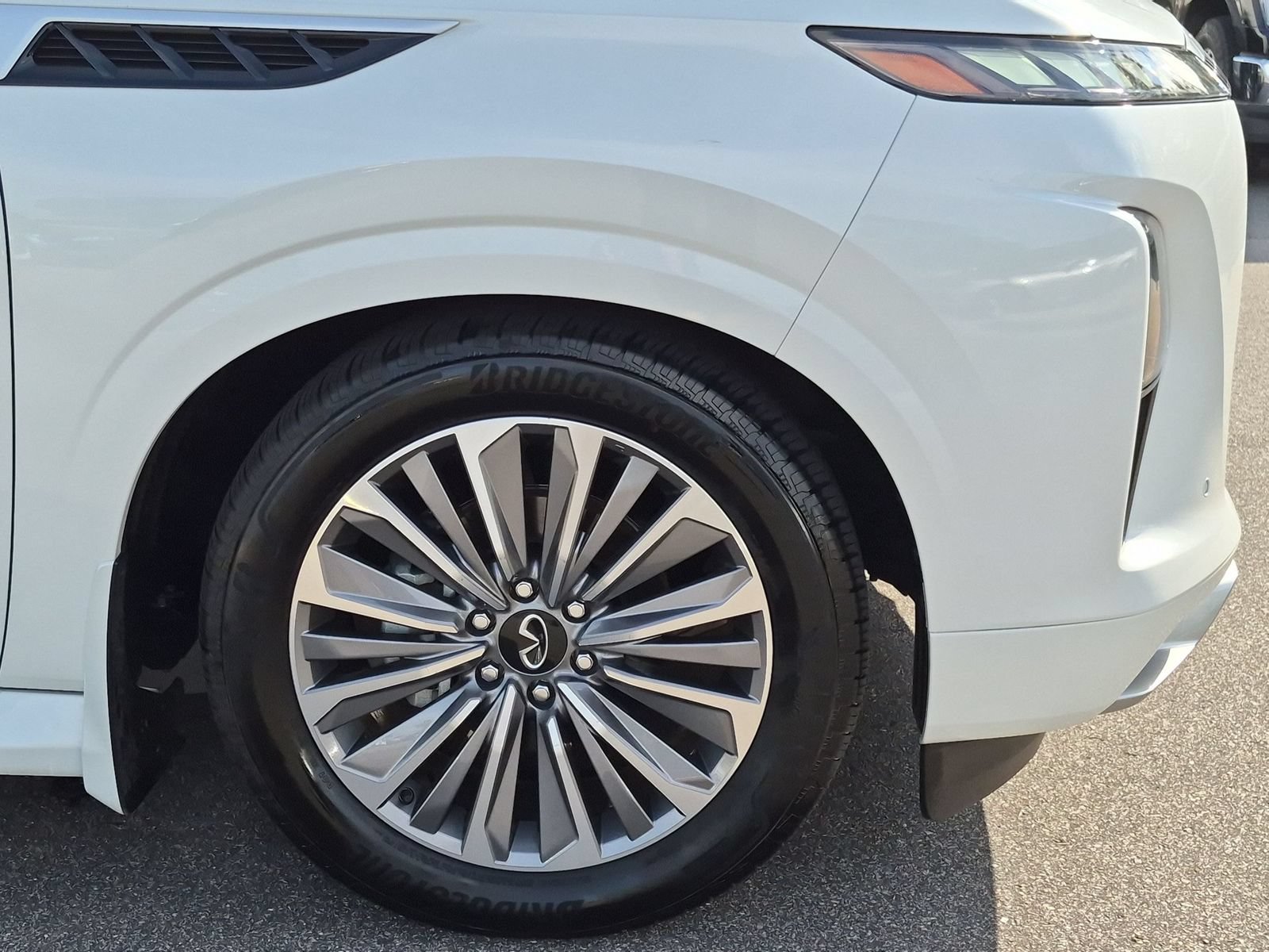 Used 2026 INFINITI QX80 Luxe w/ Cargo Package AWD/4WD image 10