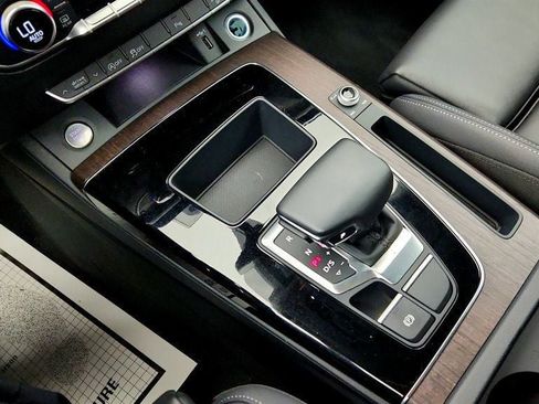 Used 2024 Audi Q5 2.0T Premium w/ Convenience Package image 16