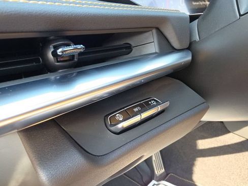 Used 2024 Chevrolet Corvette Stingray Preferred Conv w/ Battery Protection Package RWD image 7