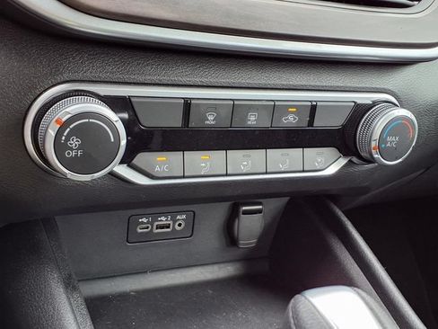 Used 2025 Nissan Altima 2.5 SV FWD image 7