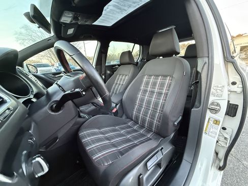 Used 2011 Volkswagen GTI 4-Door image 11