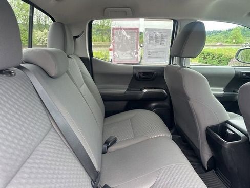 Used 2022 Toyota Tacoma SR5 RWD image 14