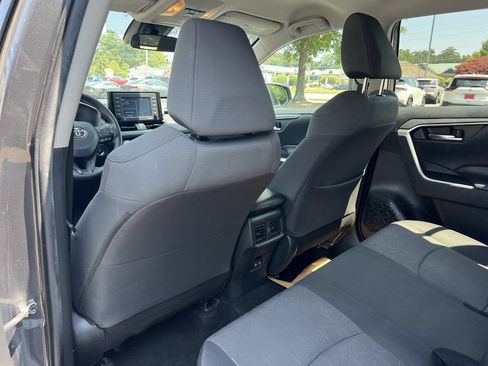 Used 2021 Toyota RAV4 XLE FWD image 16
