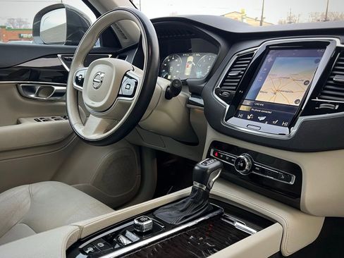 Used 2018 Volvo XC90 T5 Momentum w/ Convenience Package image 32