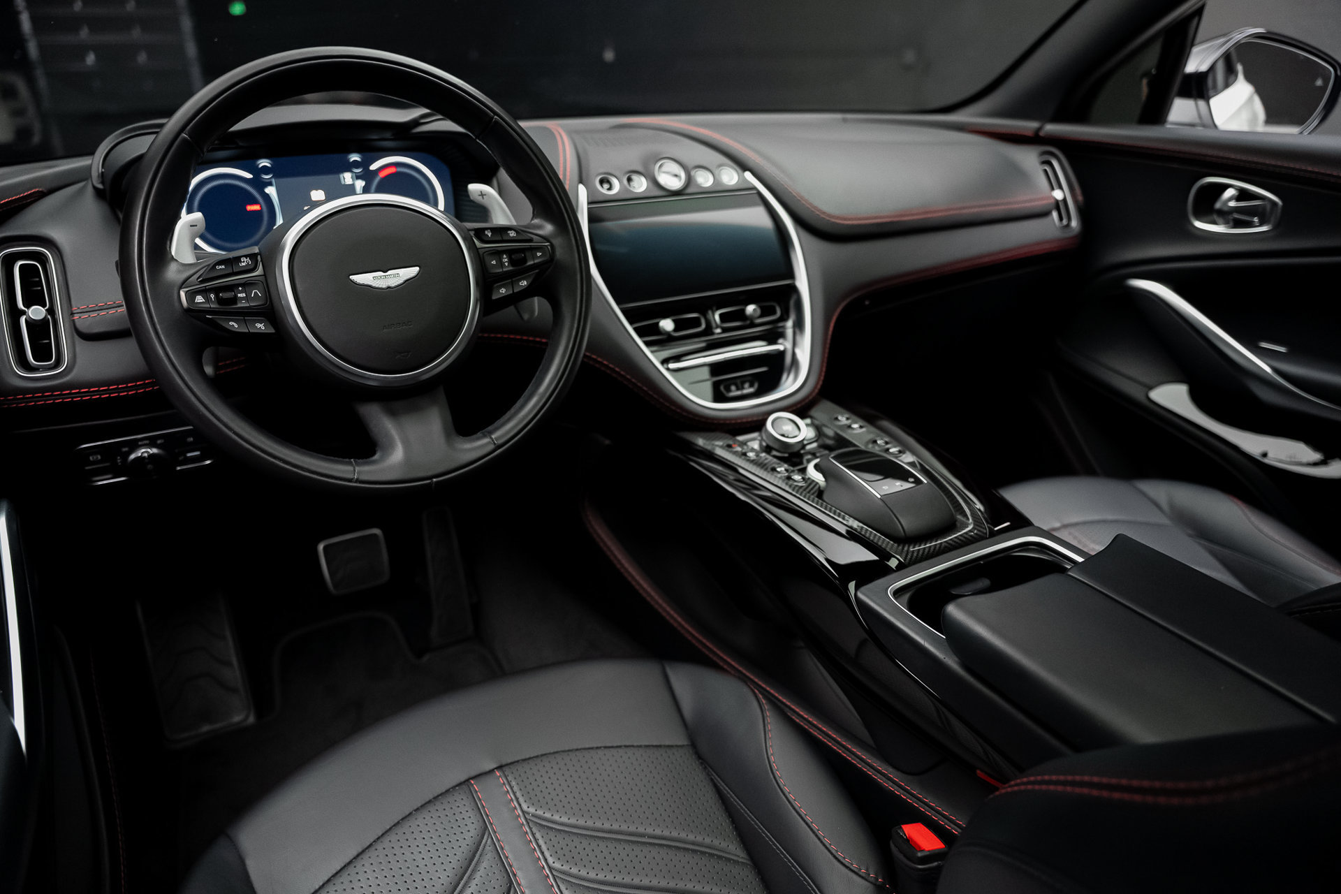 Used 2023 Aston Martin DBX 707 AWD/4WD image 2
