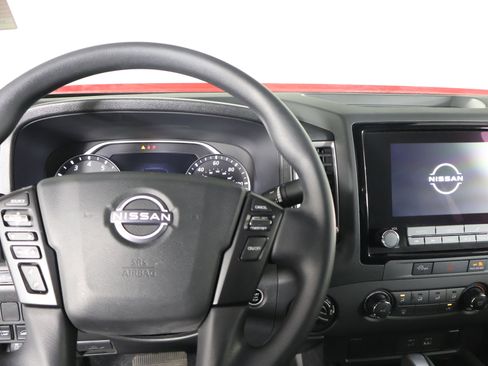 Used 2024 Nissan Frontier SV image 17