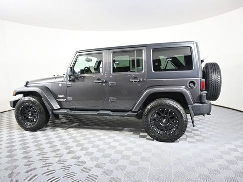 Used 2014 Jeep Wrangler Unlimited Sahara w/ Connectivity Group AWD/4WD image 3