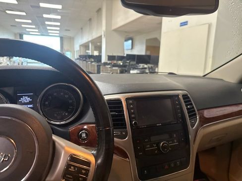 Used 2013 Jeep Grand Cherokee Limited w/ Trailer Tow Group AWD/4WD image 15