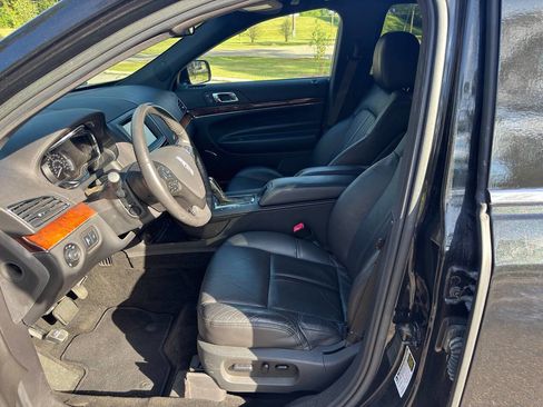 Used 2014 Lincoln MKT AWD image 23