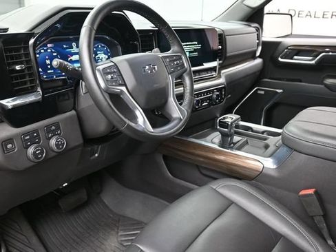 Used 2024 Chevrolet Silverado 1500 LT Trail Boss w/ Convenience Package II AWD/4WD image 14