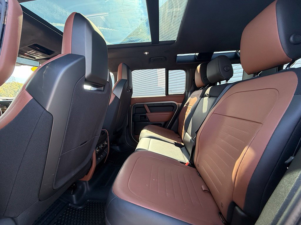 Used 2025 Land Rover Defender 110 AWD/4WD image 17