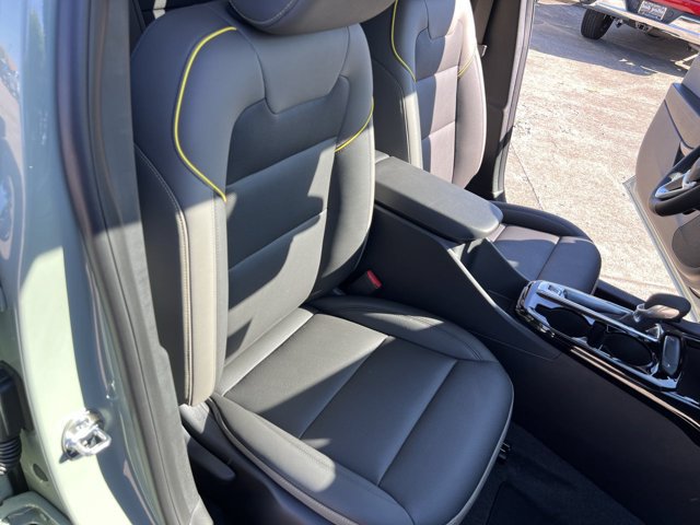 Used 2025 Chevrolet Trax ACTIV w/ Driver Confidence Package FWD image 28