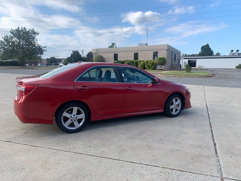 Used 2012 Toyota Camry SE FWD image 10