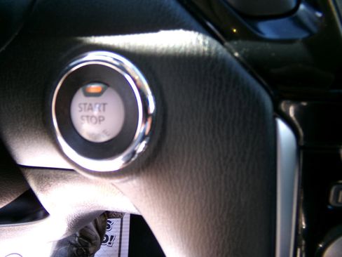 Used 2019 Nissan Pathfinder SV image 13