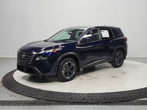 Used 2025 Nissan Rogue SV w/ SV Premium Package FWD image 4