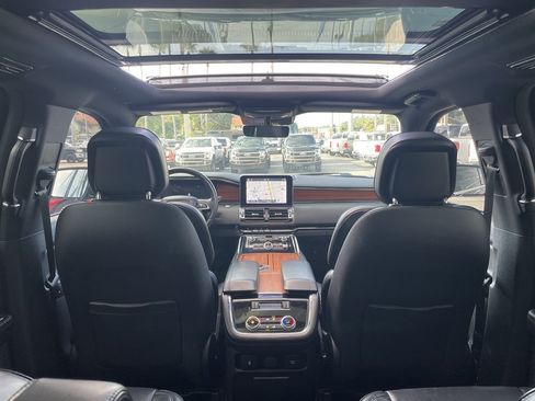Used 2019 Lincoln Navigator L Select AWD/4WD image 32