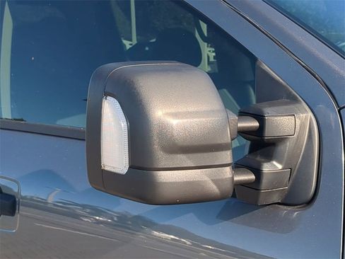 Used 2024 Nissan Titan SV w/ SV Convenience Package image 13