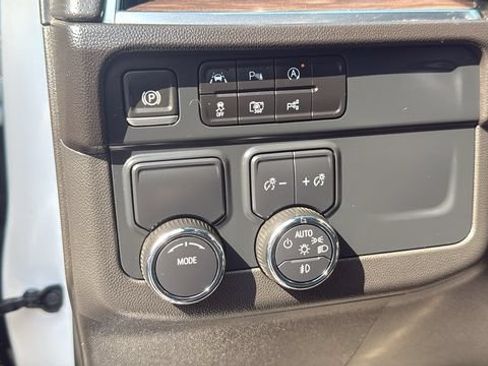 Used 2025 Chevrolet Tahoe Premier RWD image 14