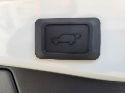 Used 2025 Toyota RAV4 XLE image 11