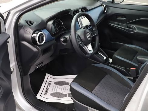 Used 2025 Nissan Versa SV FWD image 10