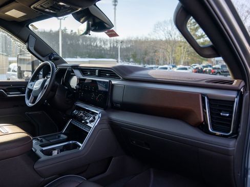 Used 2024 GMC Sierra 2500 Denali w/ Denali Reserve Package image 12