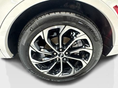 Used 2025 Lincoln Nautilus Reserve AWD/4WD image 89