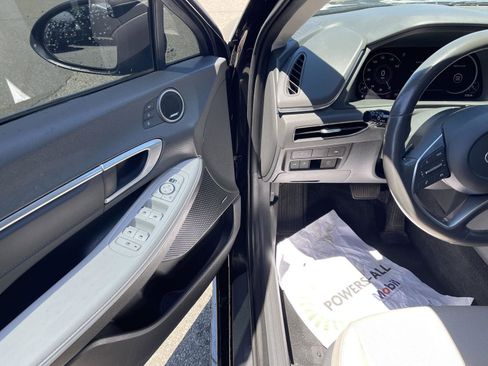Used 2022 Hyundai Sonata Limited w/ Cargo Package FWD image 2
