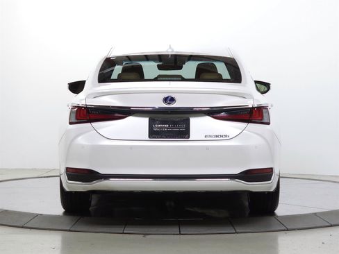 Used 2020 Lexus ES 300h w/ Accessory Package 2 FWD image 6