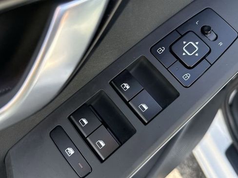 Used 2023 Kia Niro EX FWD image 23