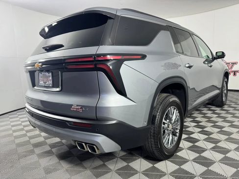 Used 2024 Chevrolet Traverse LT w/ Enhanced Driving Package AWD/4WD image 33
