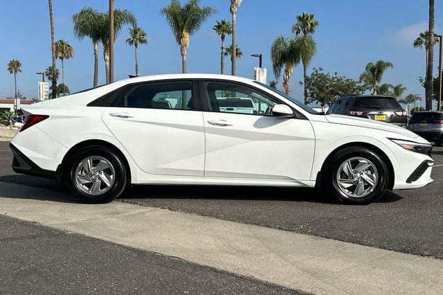 Certified 2026 Hyundai Elantra SE FWD image 3