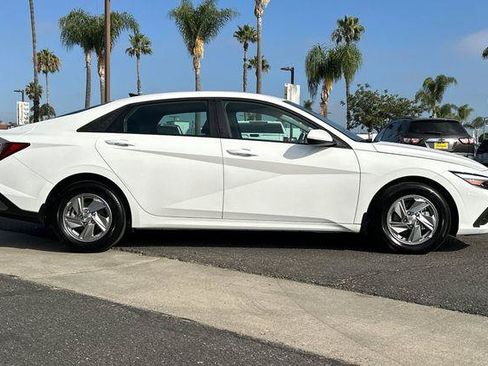 Certified 2026 Hyundai Elantra SE FWD image 3