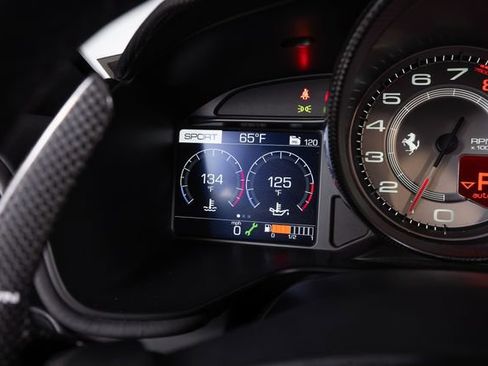 Used 2019 Ferrari Portofino RWD image 39