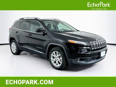 Used 2018 Jeep Cherokee Latitude FWD image 1
