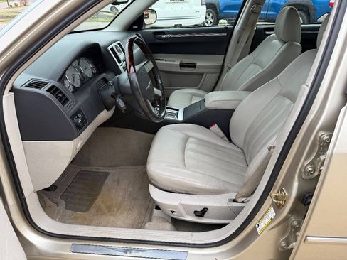 Used 2006 Chrysler 300 C RWD image 8