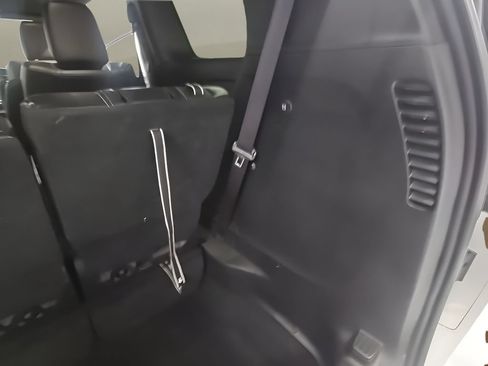 Used 2024 Chrysler Pacifica Limited FWD image 21