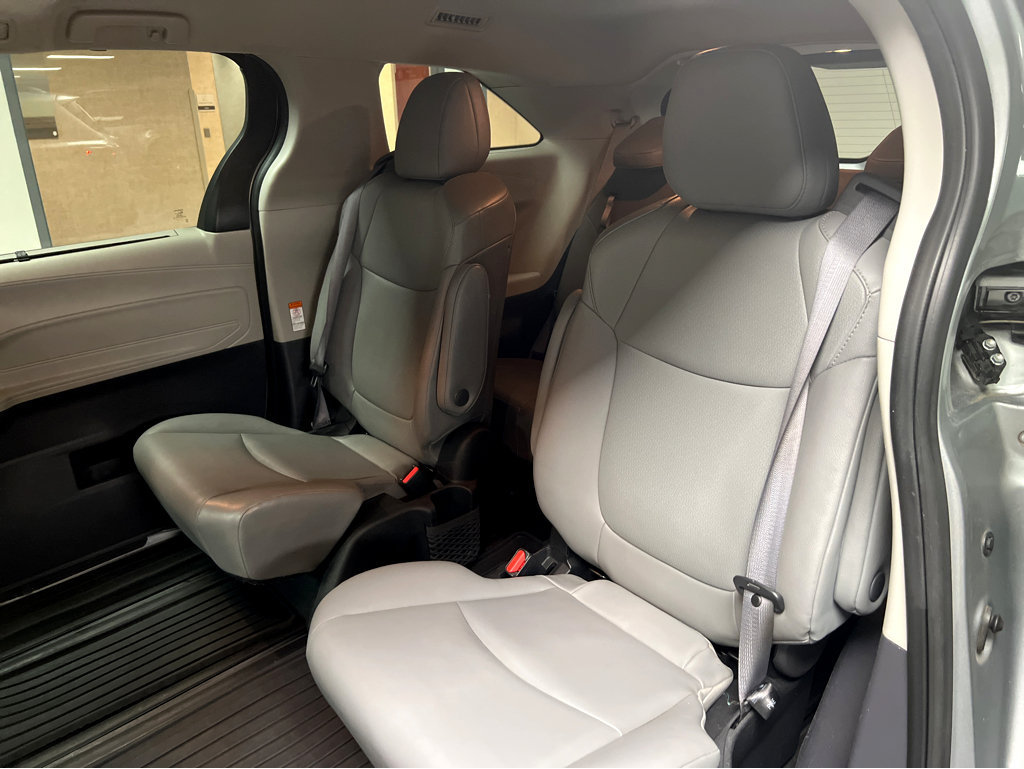Used 2022 Toyota Sienna XLE AWD/4WD image 20