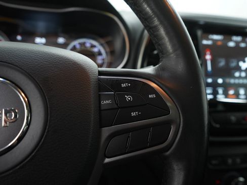 Used 2019 Jeep Cherokee Limited AWD/4WD image 28