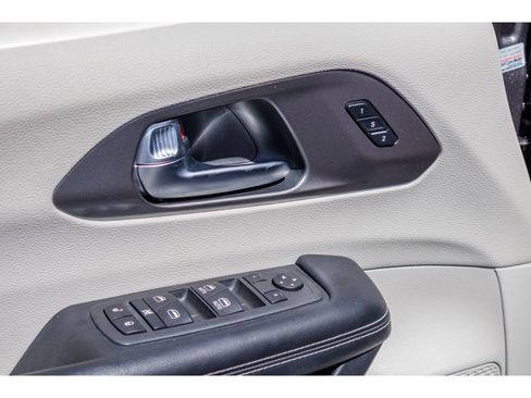 Used 2022 Chrysler Pacifica Touring-L FWD image 20